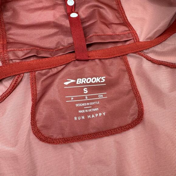 Brooks | Red All Altitude Weatherproof Running Jacket - Picture 5 of 7